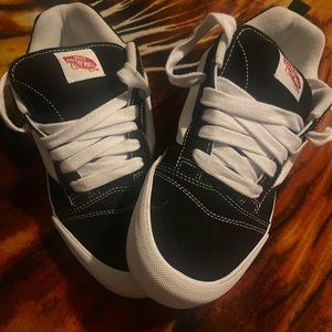 VANS KNU SCHOOL SIZE 11 LIKENEW